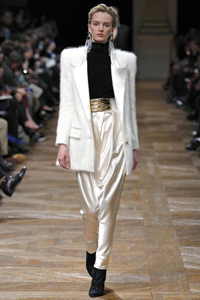 Look 10